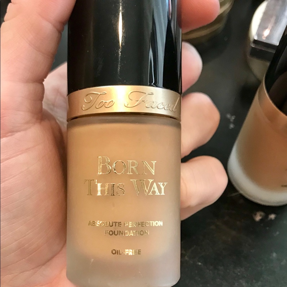 Too Faced Born This Way: Sand